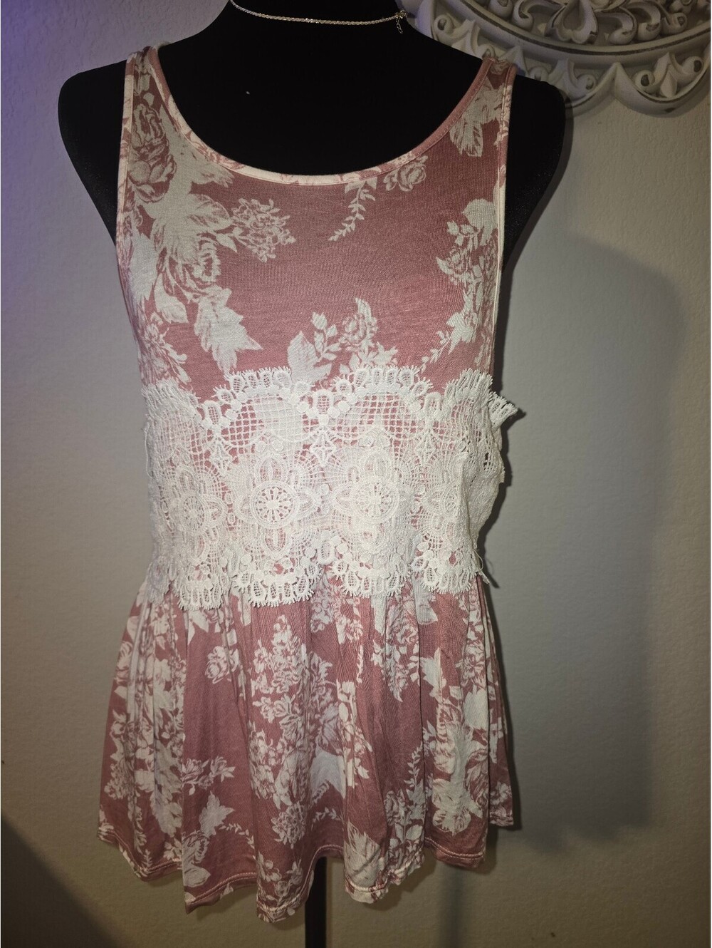 Fig & Olive Pink Floral Lace Detail Sleeveless Top